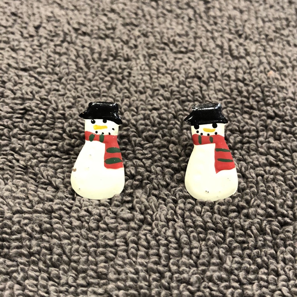 Women’s earrings